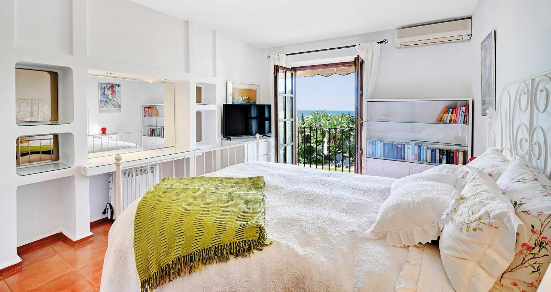 Apartment In Elegant With Pool In Marbella