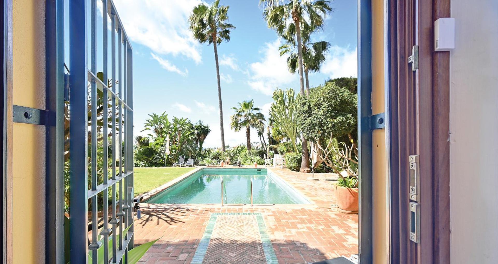 Apartment In Elegant With Pool In