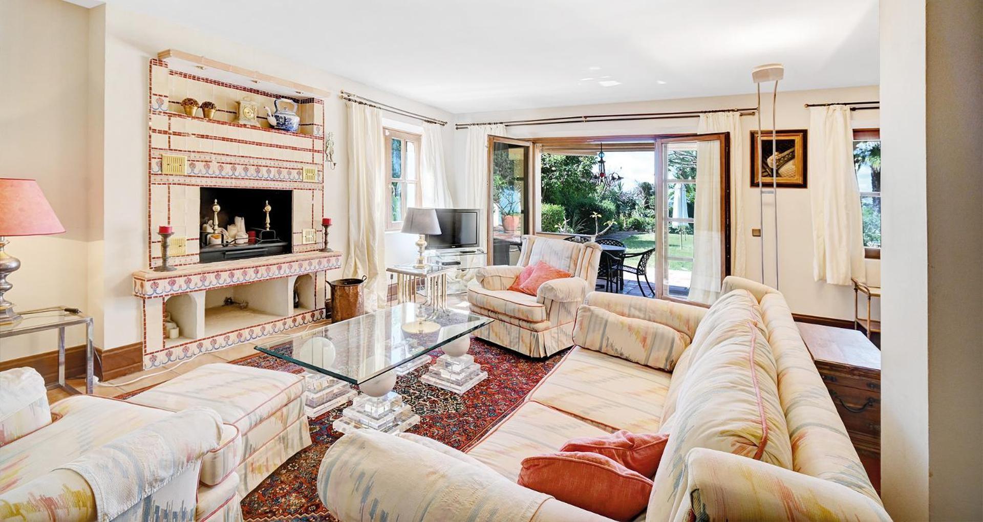 In Elegant With Pool In Apartment Marbella