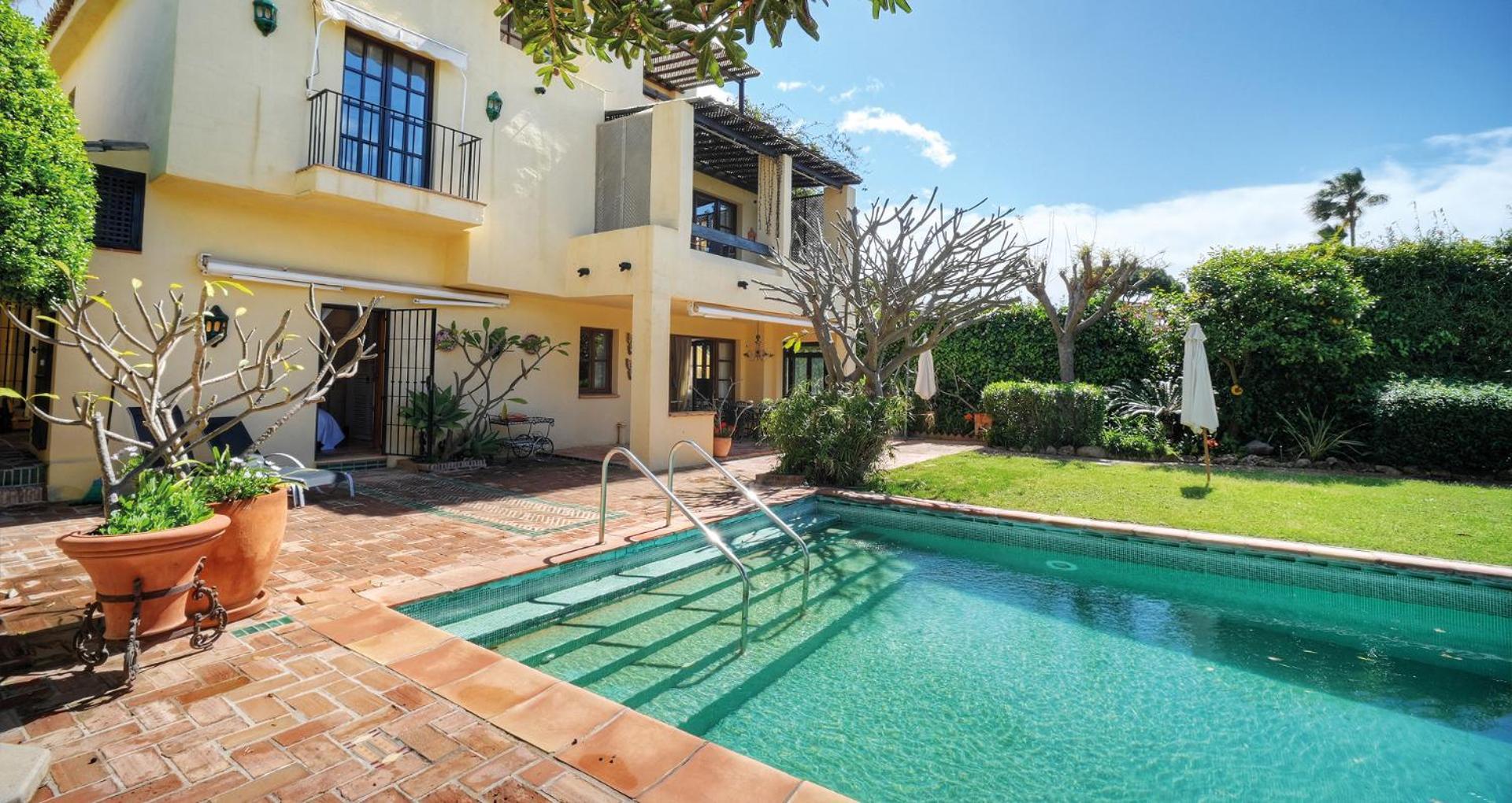 Apartment In Elegant With Pool In